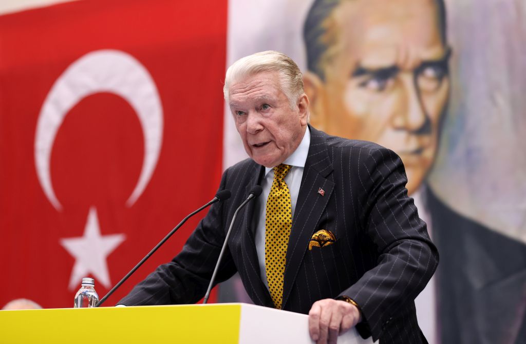 Fenerbahçe Kulübü Yüksek Divan Kurulu toplantısı Uğur Dündar, Fenerbahçe’nin yeni Divan Başkanı