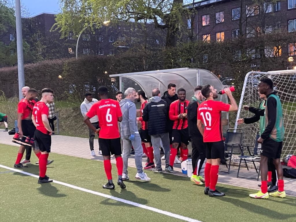 futbolexpress_19924_ Maç oynanırken oruçlarını açtılar