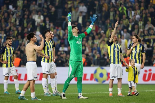 Fenerbahçe, galibiyet serisini sürdürdü
