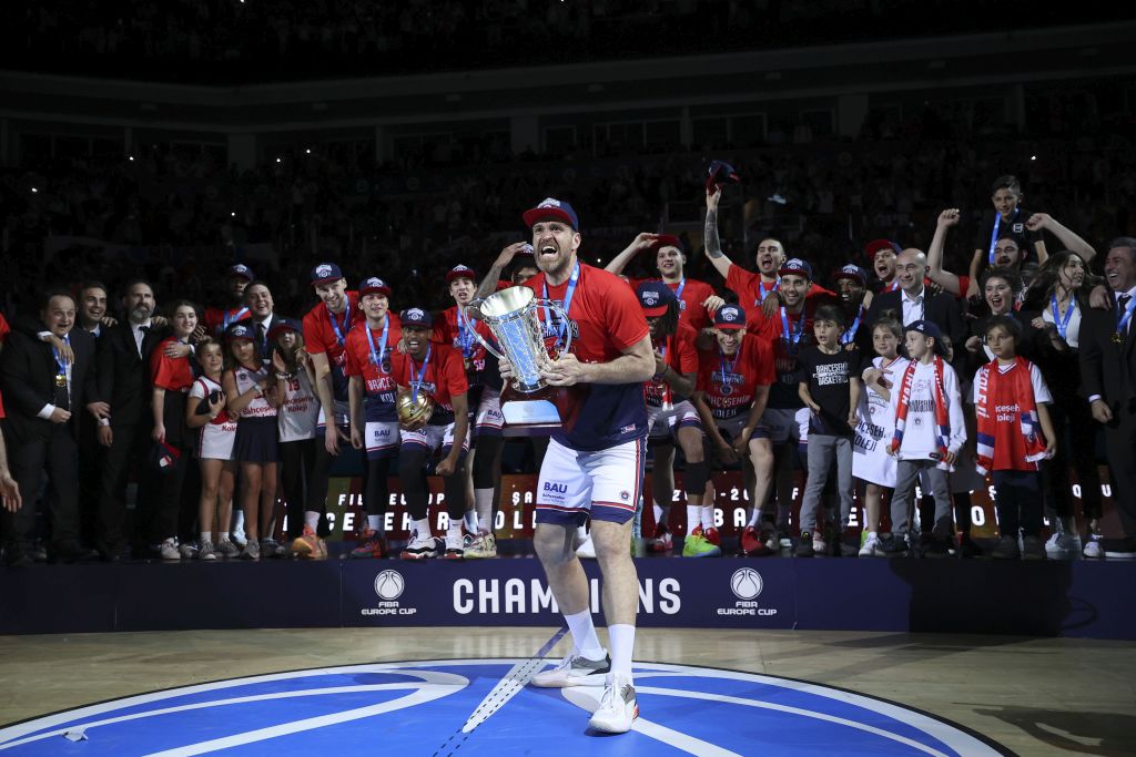 Bahçeşehir Koleji, Avrupa Kupası'nı kaldırdı Bahçeşehir Koleji, Avrupa Kupası’nı kaldırdı