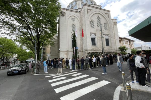 Tokyo Camisi’nde bayram namazı kılındı