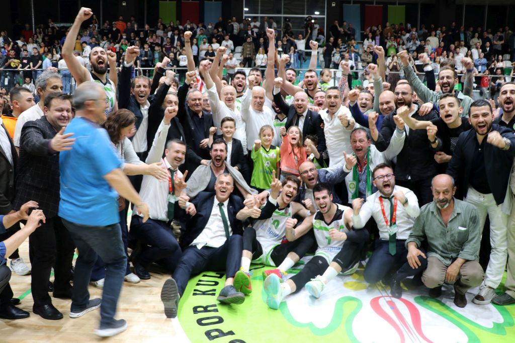 Manisa Büyükşehir Belediyespor, ING Basketbol Süper Ligi’ne yükselmenin sevincini yaşadı