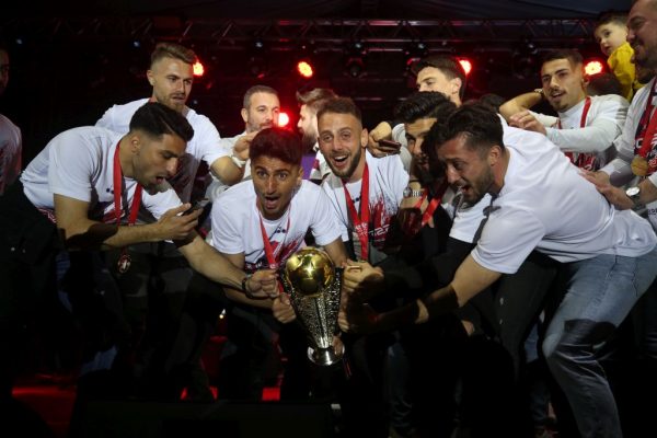 Düzcespor şampiyonluğu kutladı