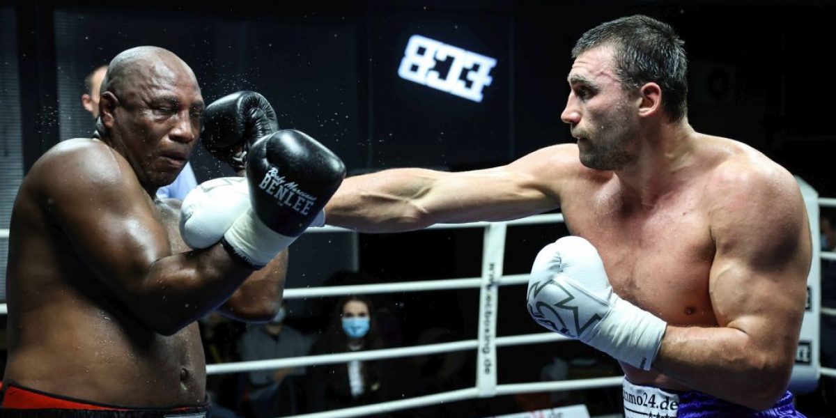 <strong>Ali Eren Demirezen, dünya devine karşı ringe çıkıyor</strong>