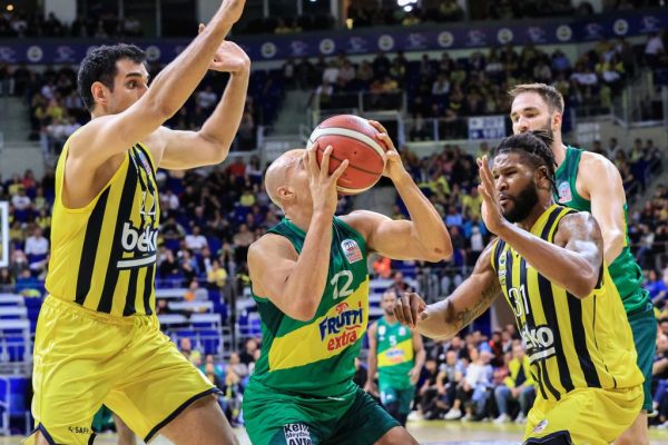 Fenerbahçe, seriyi 2-1 kazanarak yarı finale kaldı