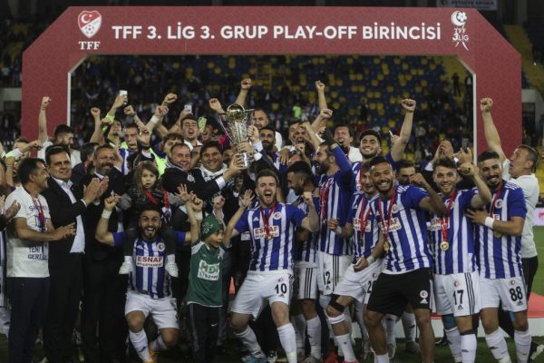 TFF 2. Lig’e yükselen Fethiyespor, kupasını aldı