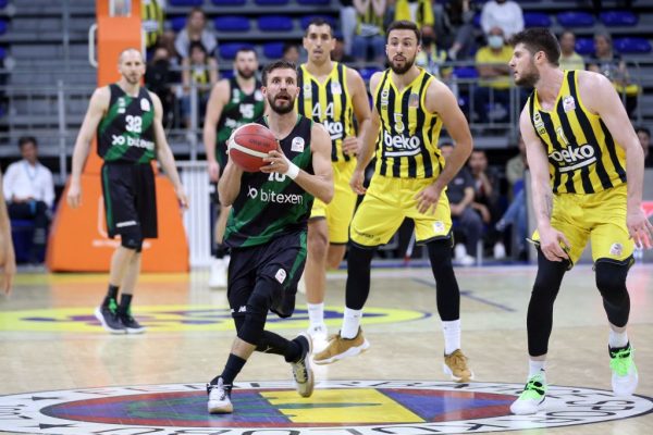 Fenerbahçe, yarı final serisinde öne geçti