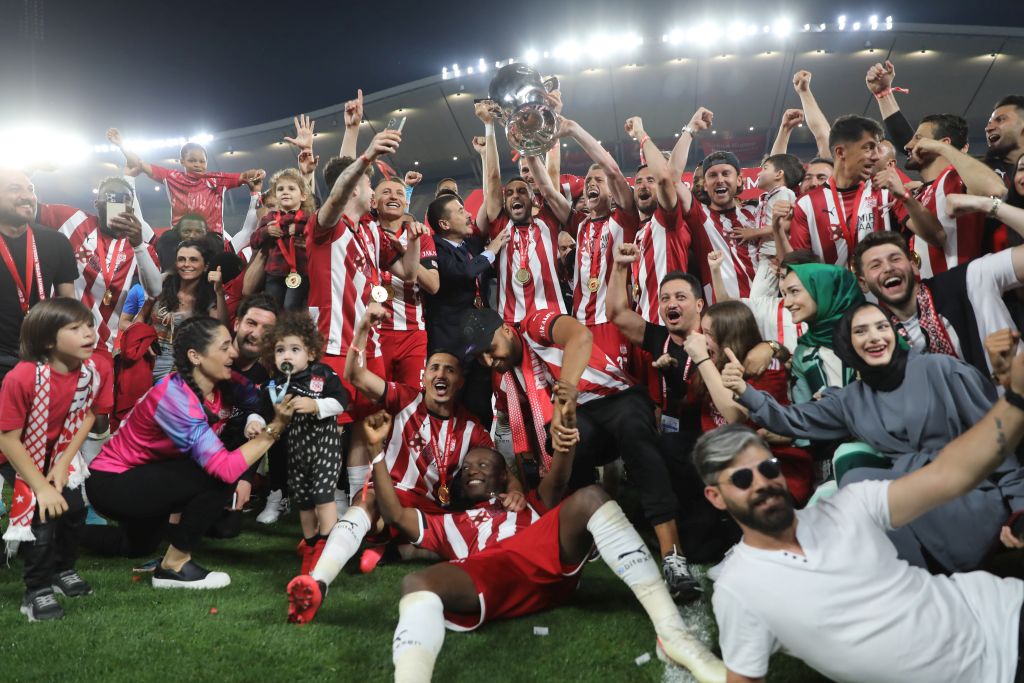 Sivasspor, kulüp tarihinde ilk kez kupa kazandı