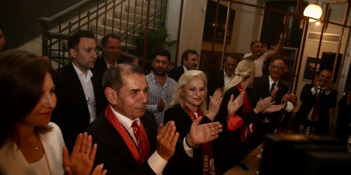 Dursun Özbek, seçim zaferini Galatasaraylılar Cemiyeti’nde kutladı