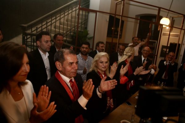 Dursun Özbek, seçim zaferini Galatasaraylılar Cemiyeti’nde kutladı