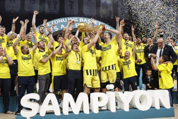 Fenerbahçe Beko, Basketbol Süper Ligi’nde 4 yıl sonra şampiyonluğa ulaştı
