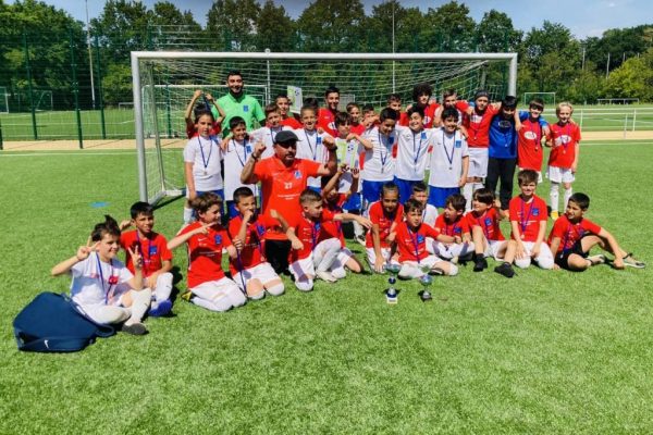 Berlin’de, Aziz Nesin İlkokulu Avrupa Şampiyonu oldu