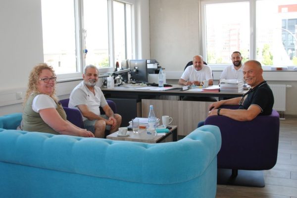 İŞADAMI HASAN RENKLİÇAY’DAN, GÜROL GÜR’E ZİYARET!