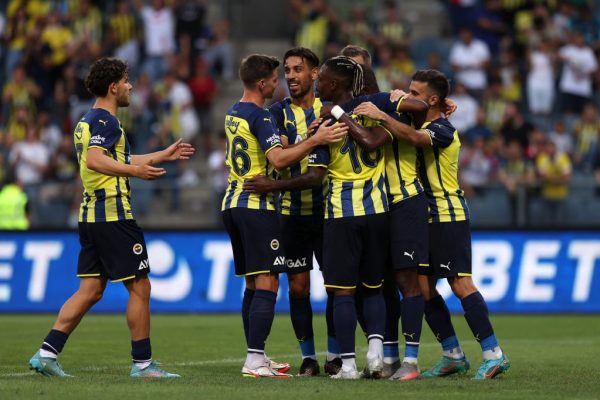Fenerbahçe, dolu dizgin yola devam