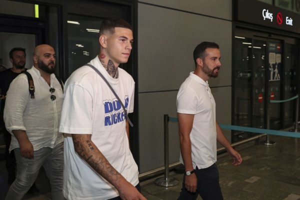 Fenerbahçe’nin prensip anlaşmasına vardığı Tiago Çukur, İstanbul’a geldi