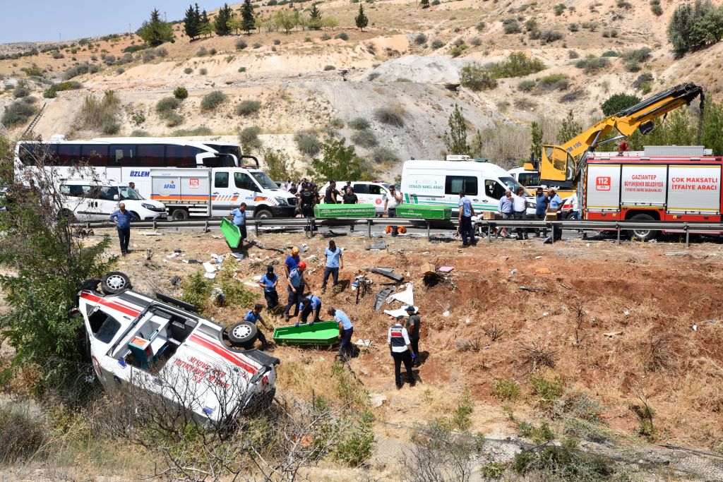  Gaziantep’te kaza yapan araca müdahale edenlere yolcu otobüsü çarptı, 15 kişi öldü