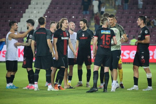 Gaziantep FK dolu dizgin!