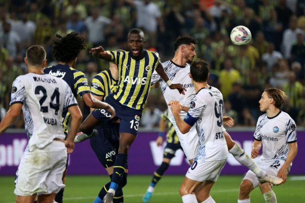 Fenerbahçe 4 attı, liderliği kaptı