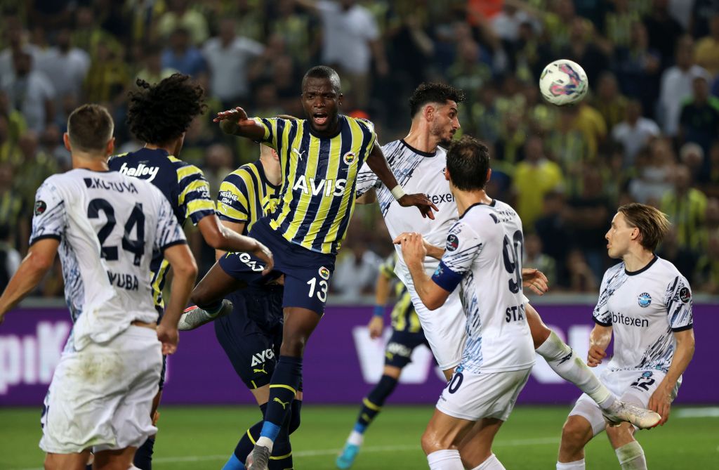 Fenerbahçe 4 attı, liderliği kaptı