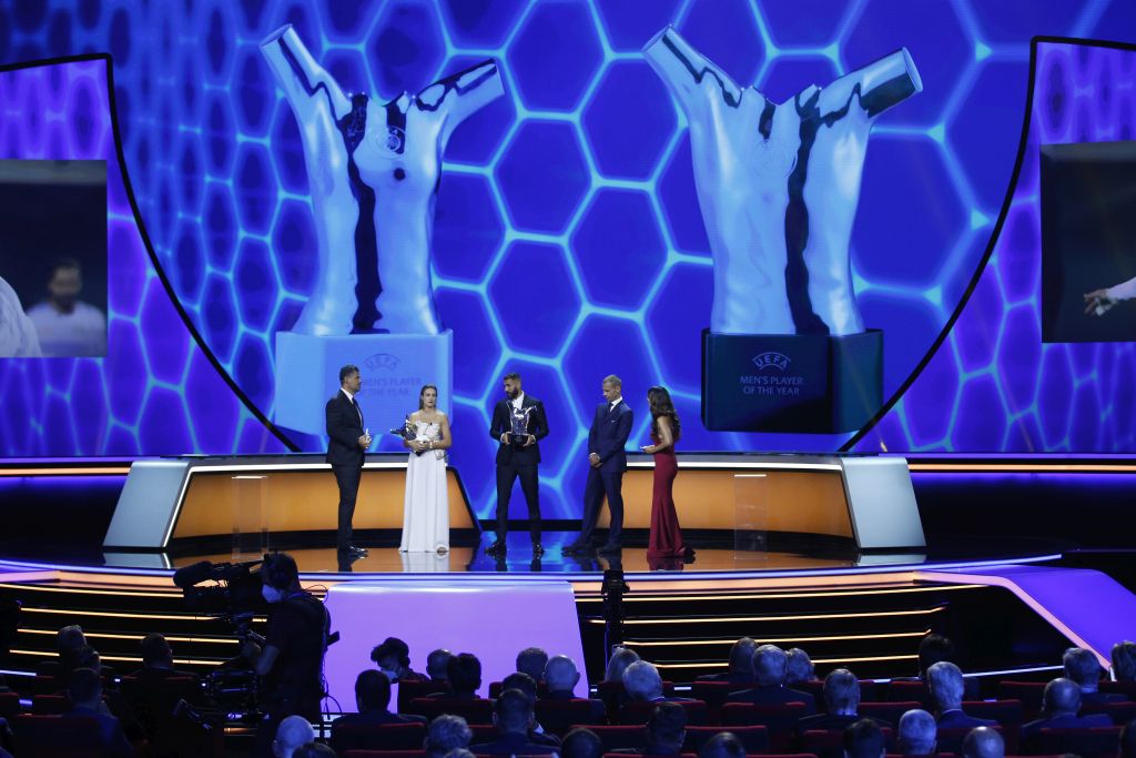 Avrupa futbolunda 2021-2022 sezonunun en iyileri, İstanbul’daki törenle ödüllerini aldı