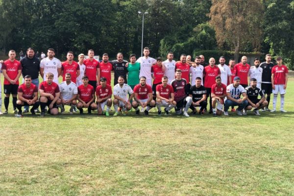 Kartların havada uçuştuğu derbi Lauenburg’un