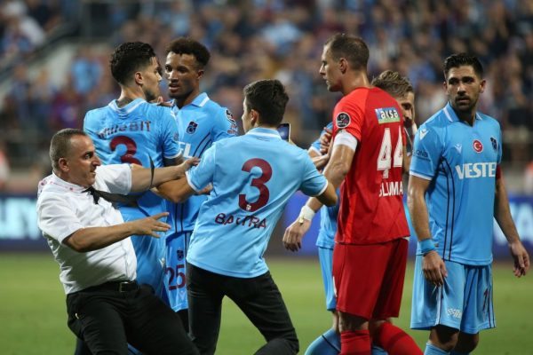 Fırtına İstanbul’da esti