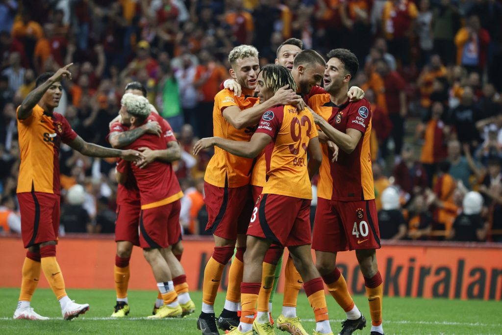 Sahada 10 kişi kalan Galatasaray, son dakikalarda güldü