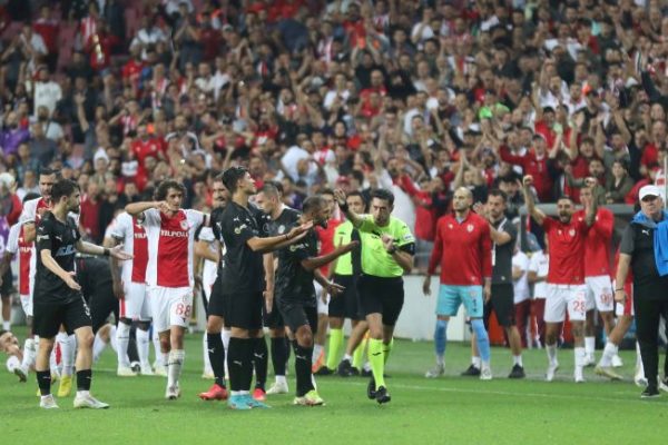 Samsunspor evinde kayıp
