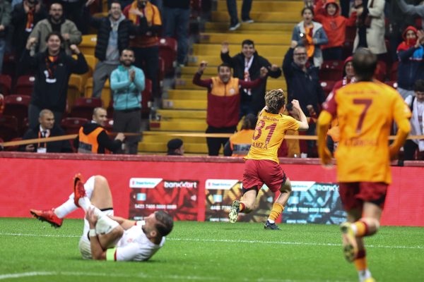 Galatasaray, kupada turu farklı skorla aldı