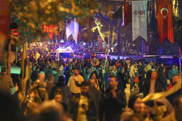 Bağdat Caddesi’nde Cumhuriyet Bayramı coşkusu ve Fener Alayı yürüyüşü