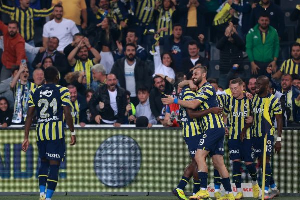 Geriden gelen Fenerbahçe, uzatmalarda kazanmayı bildi