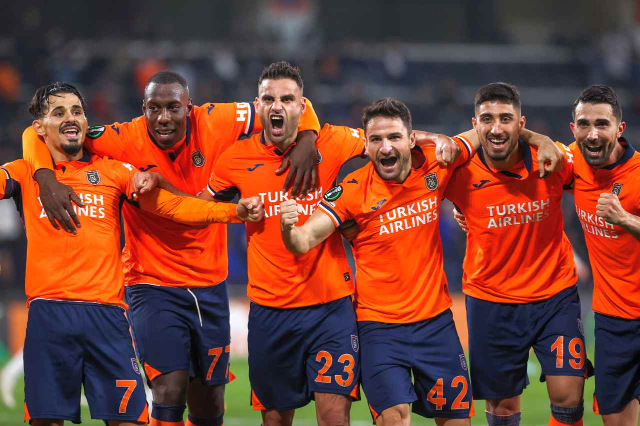Medipol Başakşehir, UEFA Avrupa Konferans Ligi’nde son 16 turuna yükseldi