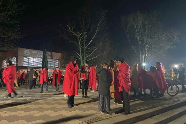  Düzce’de 5,9 ile sallandık!