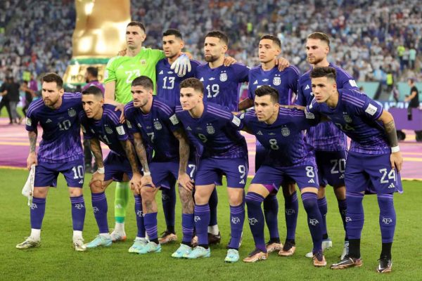 <strong>Arjantin grup lideri, Polonya ikinci olarak son 16 turuna yükseldi</strong>