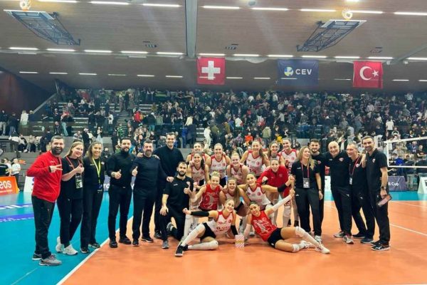 <strong>Voleybol: Kadınlar CEV – Viteos: 0 – Türk Hava Yolları: 3</strong>