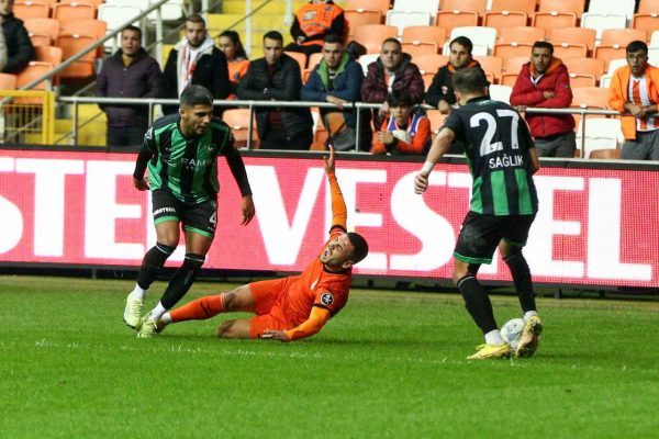 Denizlispor deplasmanda altın buldu