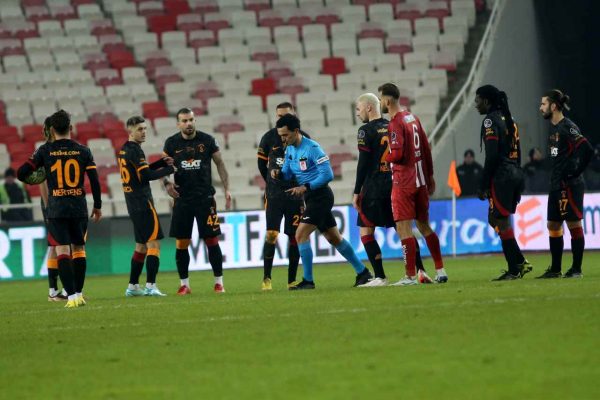 <strong>Demir Grup Sivasspor: 1 – Galatasaray: 2</strong>