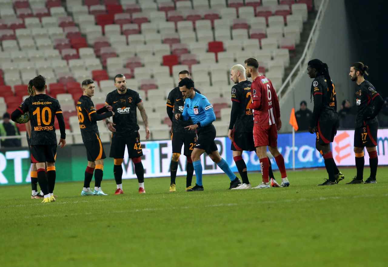 <strong>Demir Grup Sivasspor: 1 – Galatasaray: 2</strong>
