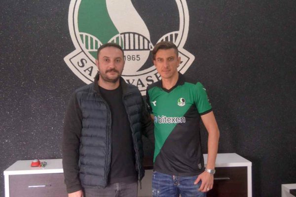 <strong>Sakaryaspor, forvet oyuncusu Mehmet Akyüz ile anlaştı</strong>