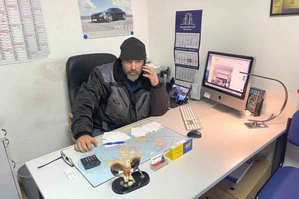 Hamburg’un ünlü lastikcisi: <strong>Hoşçakal 2022, Hoşgeldin 2023!</strong>