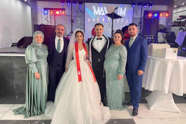 Muhteşem düğünle evlendiler