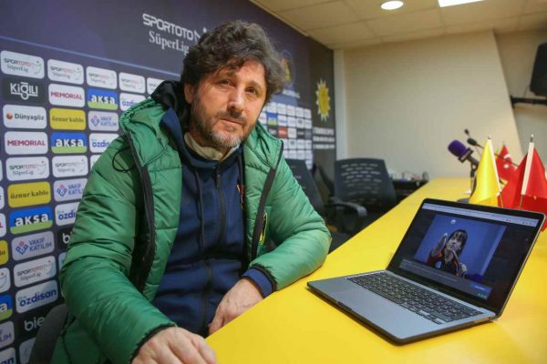 <strong>Fatih Tekke, AA’nın “Yılın fotoğrafları” oylamasına katıldı</strong>