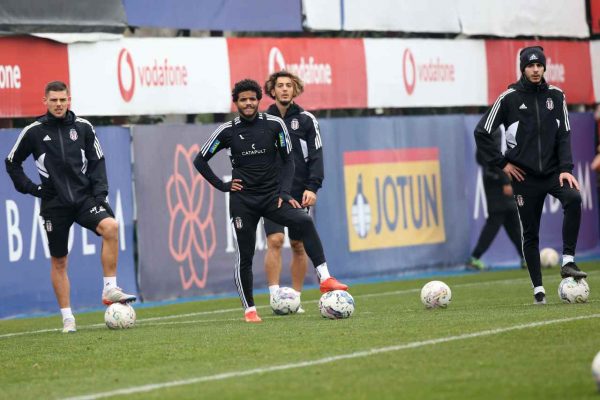 <strong>Beşiktaş’ta İspanyol futbolcu </strong>Francisco<strong> </strong>Montero,<strong> </strong>Hamburg<strong>‘a kiralandı</strong>