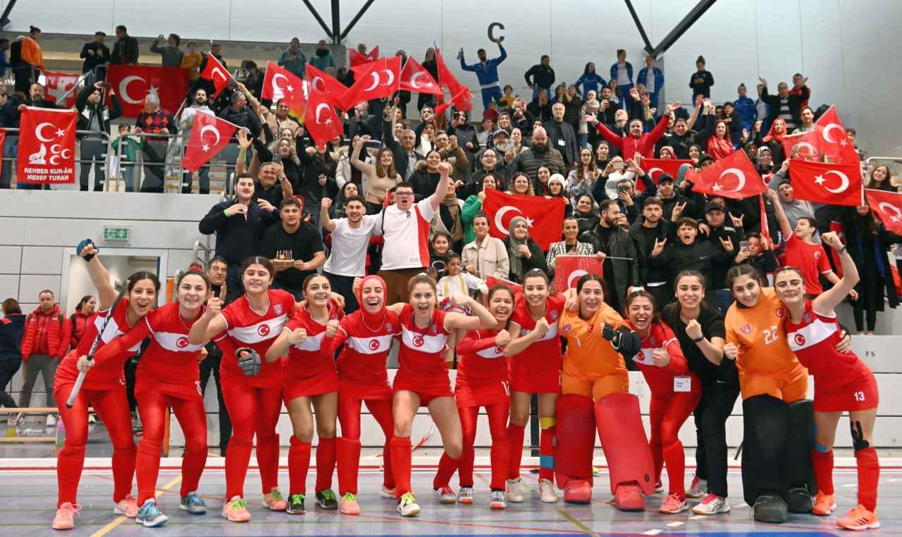 <strong>Türk hokeyinde Ümit Milli Kadın Takımı’nın Avrupa üçüncülüğü gururu</strong>
