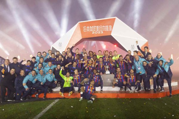 <strong>İspanyol futbolunun Süper Kupası, Real Madrid’i farklı yenen Barcelona’nın oldu</strong>