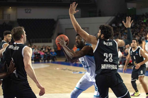 Türk Telekom, Veolia Towers Hamburg’u farklı yendi