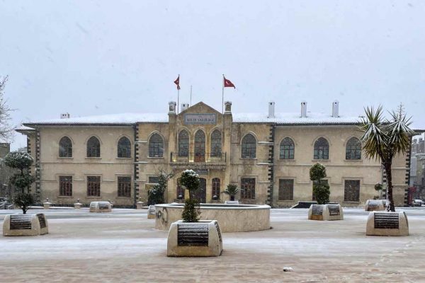 <strong>KİLİS – Kar yağışı etkisini sürdürüyor</strong>