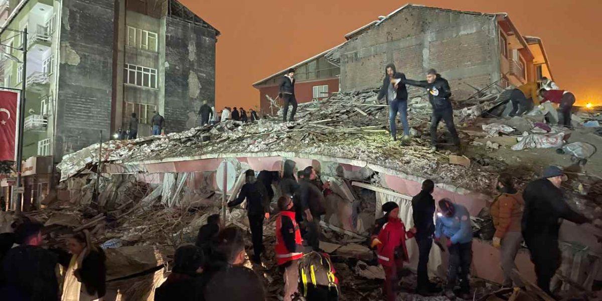 Kahramanmaraş ve Gaziantep’te deprem! Türkiye’de 7.4 büyüklüğünde deprem birçok ilde hissedildi!