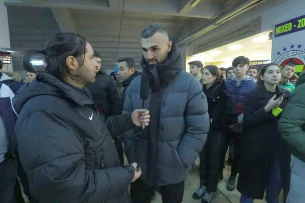 <strong>Fenerbahçeli sporcular, yardım merkezinde gönüllülerle birlikte çalışıyor</strong>
