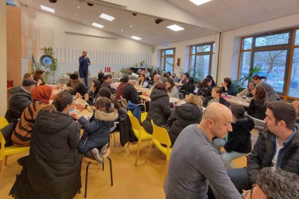 Mehmet Yıldız ile Barış Kahvaltasında “Depremzelere” Destek